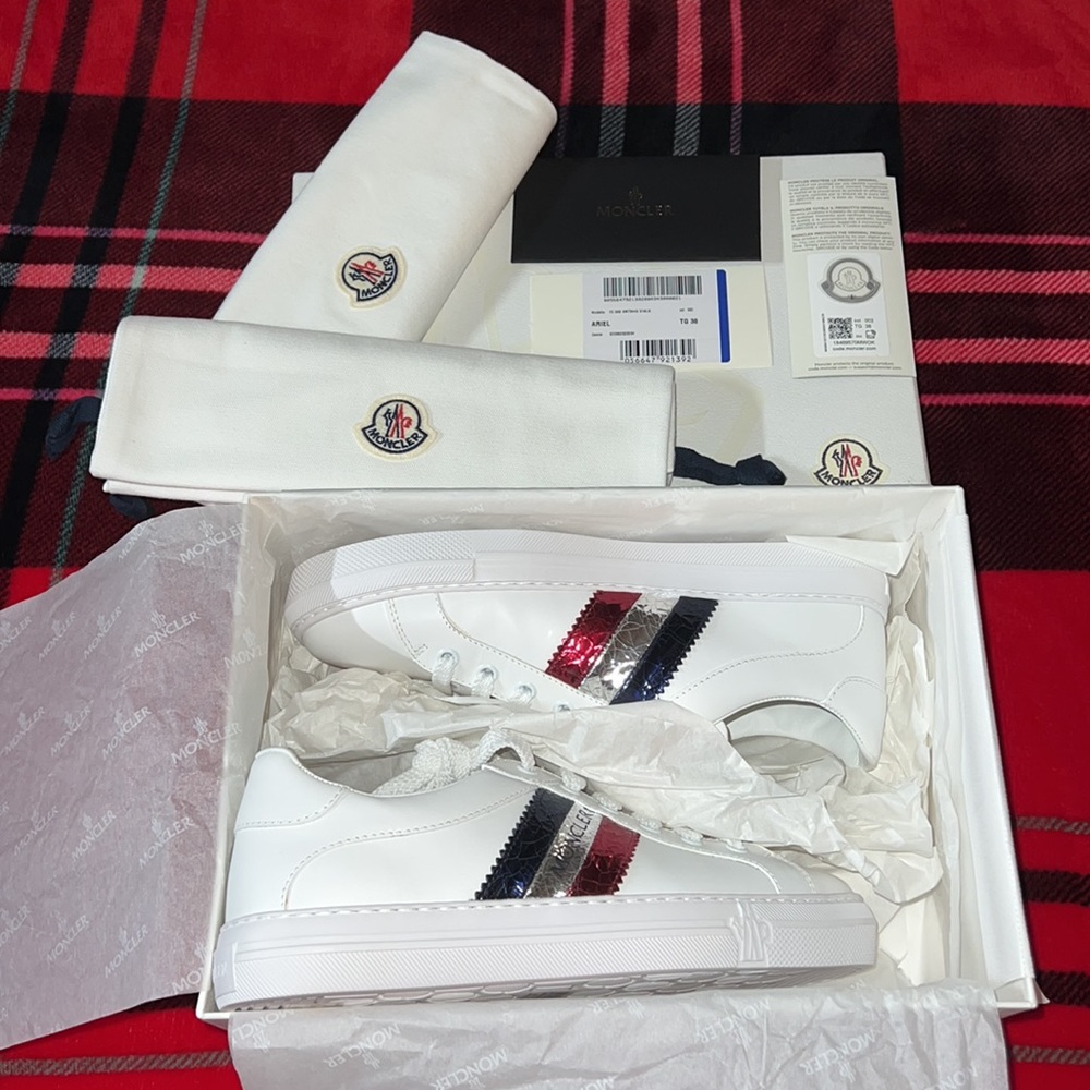 NEW MONCLER Ariel Stripe Leather Sneakers (SIZE 8) 100% Authentic❗️